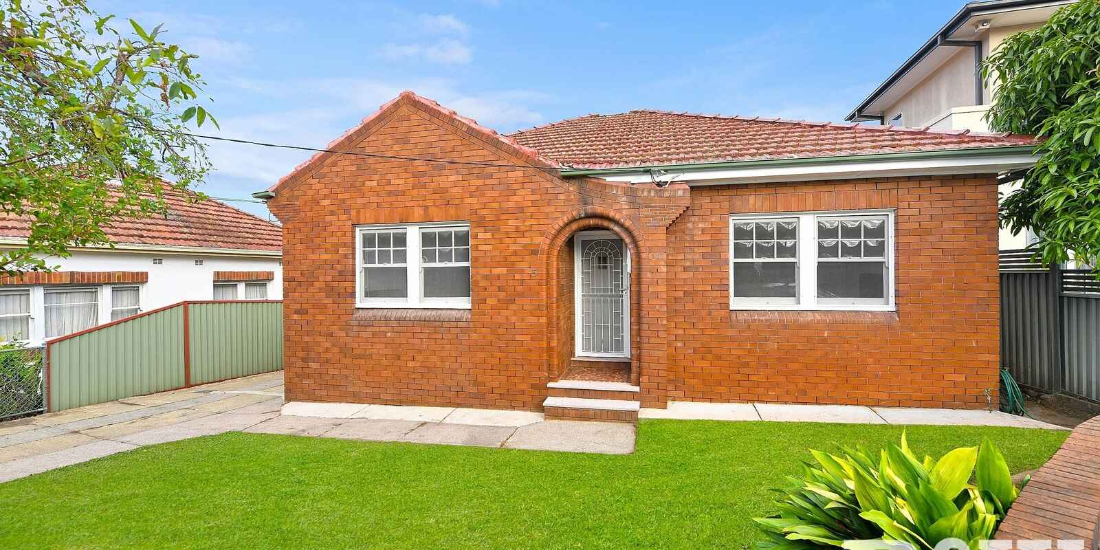 5  The Crescent  Russell Lea