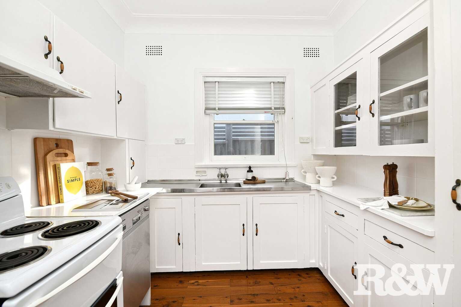 5  The Crescent  Russell Lea