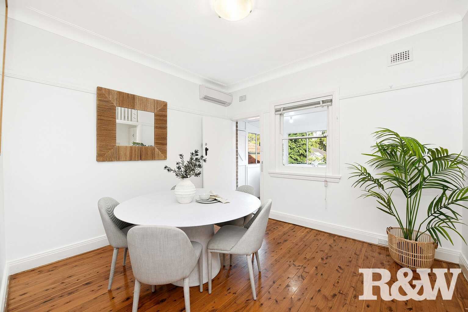 5  The Crescent  Russell Lea