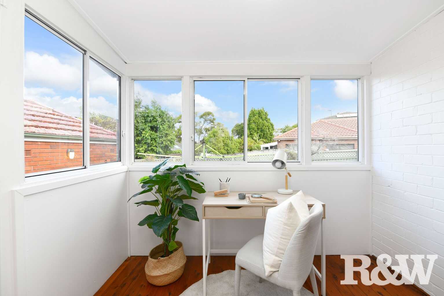 5  The Crescent  Russell Lea