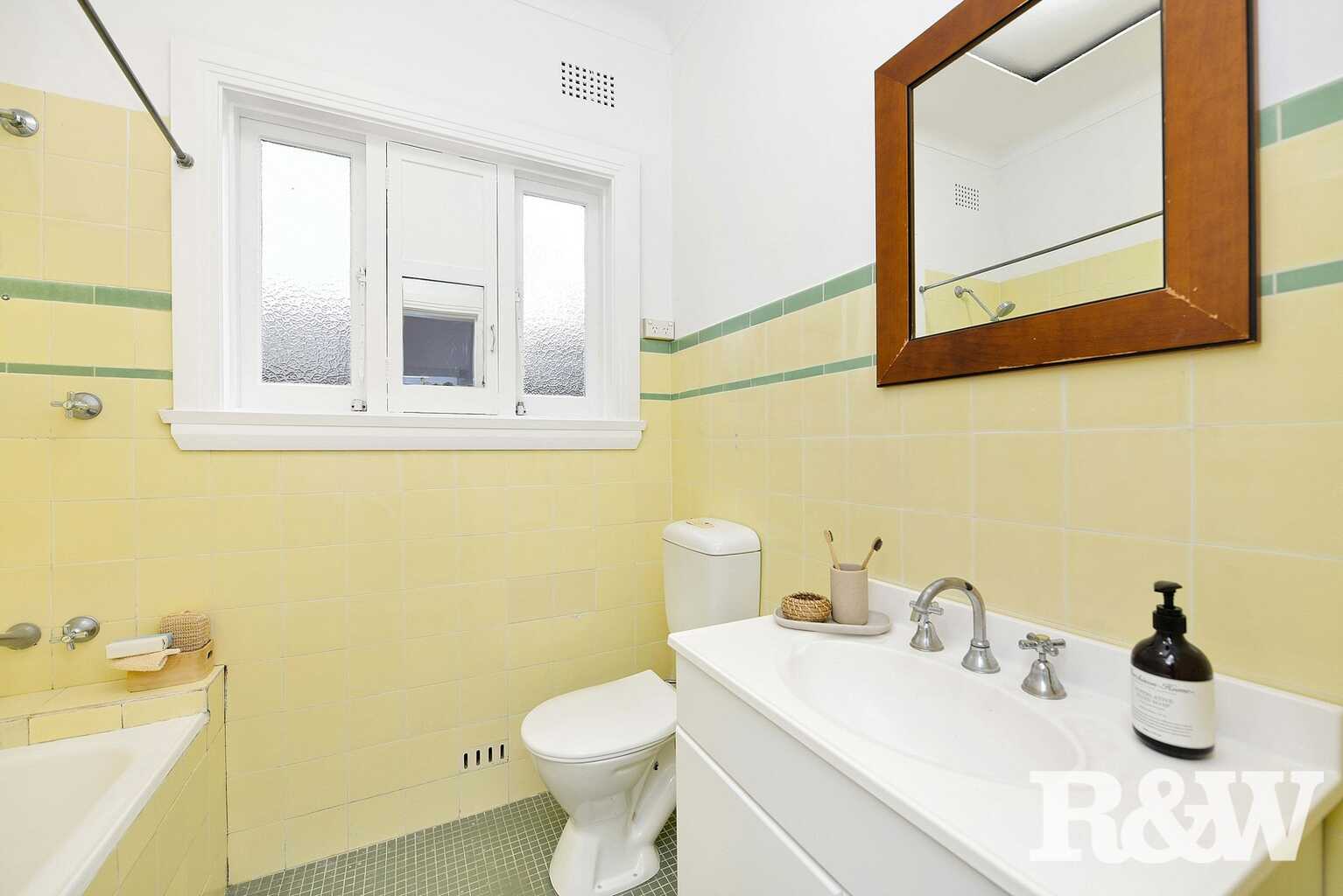 5  The Crescent  Russell Lea