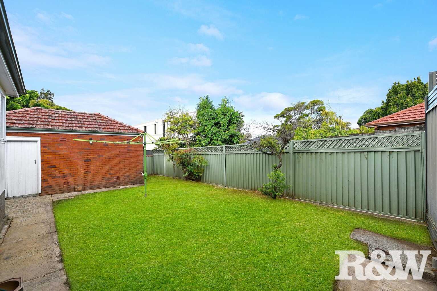 5  The Crescent  Russell Lea