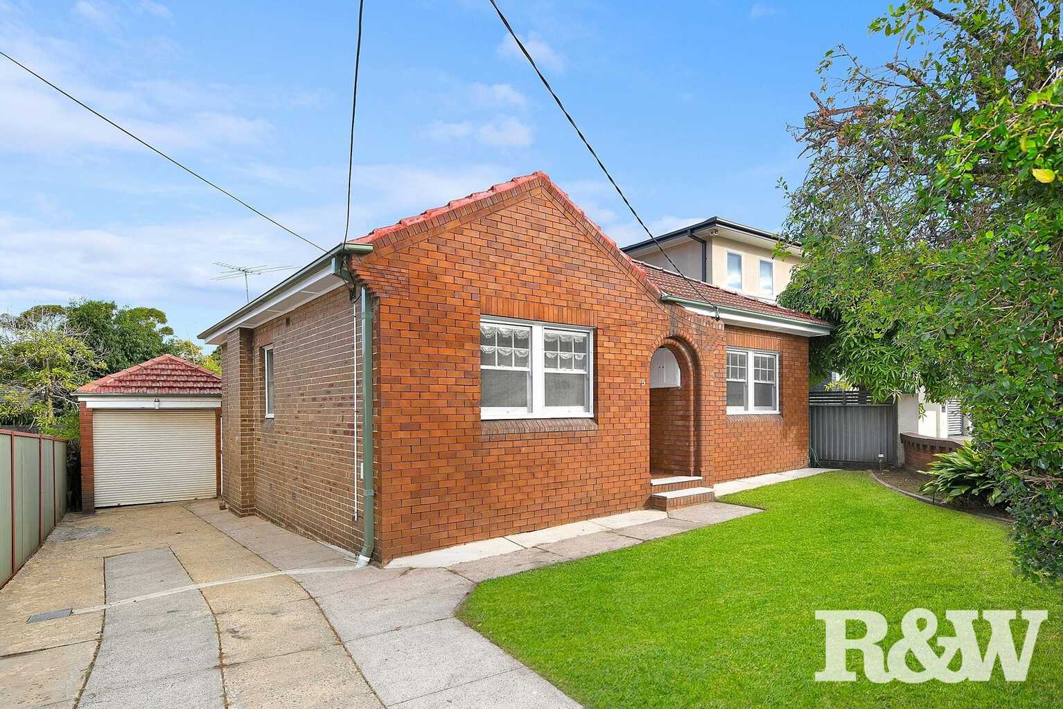 5  The Crescent  Russell Lea