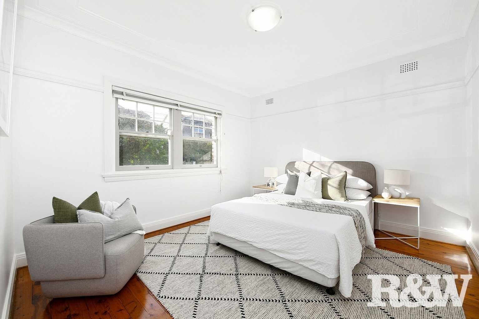 5  The Crescent  Russell Lea